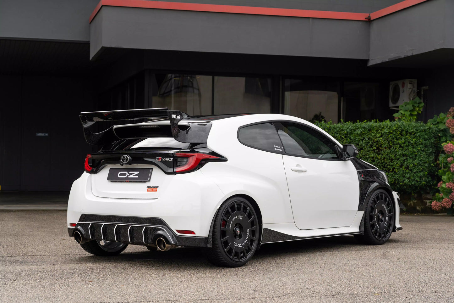 OZ RACING RALLY RACING TGR WRT 18x8 +45 5-114.3 MATTEBLACK
